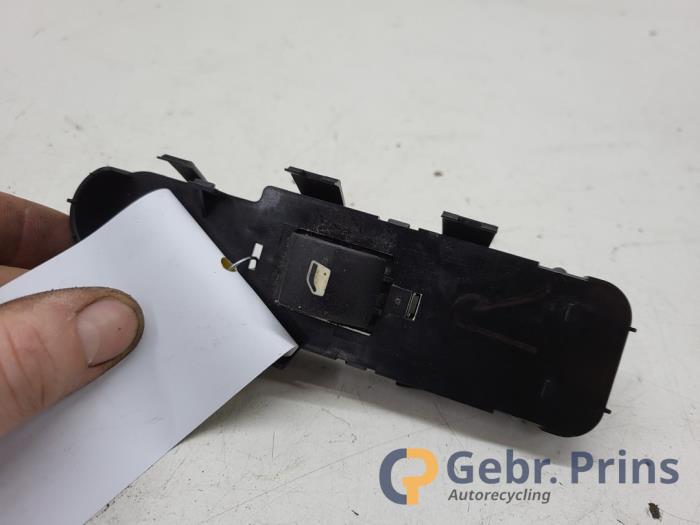 PEUGEOT 207 SOL CAM DÜĞMESİ - 207 DÖRTLÜ DÜĞME 6554QG Peugeot Çıkmacısı