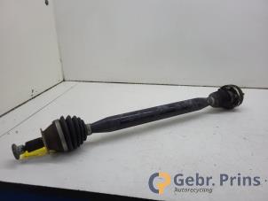 Gebruikte Aandrijfas rechts-voor Volkswagen Polo V (6R) 1.2 12V Prijs € 40,00 Margeregeling aangeboden door Autorec. Gebr. Prins b.v.