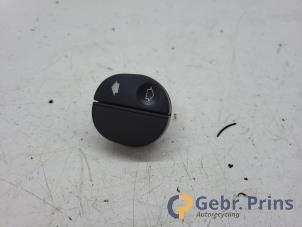 Gebruikte Raam schakelaar elektrisch Ford Fusion 1.6 16V Prijs € 10,00 Margeregeling aangeboden door Autorec. Gebr. Prins b.v.