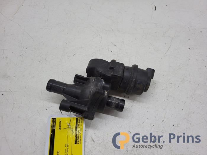 Gebruikte Waterpomp Renault Twingo III (AH) 1.0 SCe 70 12V Prijs € 30,00 Margeregeling aangeboden door Autorec. Gebr. Prins b.v.