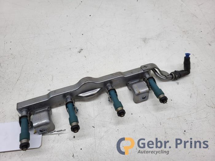 Gebruikte Injector brug Mazda 2 (DE) 1.3 16V S-VT Prijs € 40,00 Margeregeling aangeboden door Autorec. Gebr. Prins b.v.
