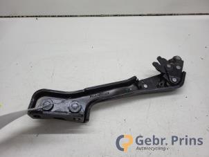 Gebruikte Schuifdeurrail links Ford Transit 2.0 TDCi 16V Eco Blue 130 Prijs € 90,75 Inclusief btw aangeboden door Autorec. Gebr. Prins b.v.