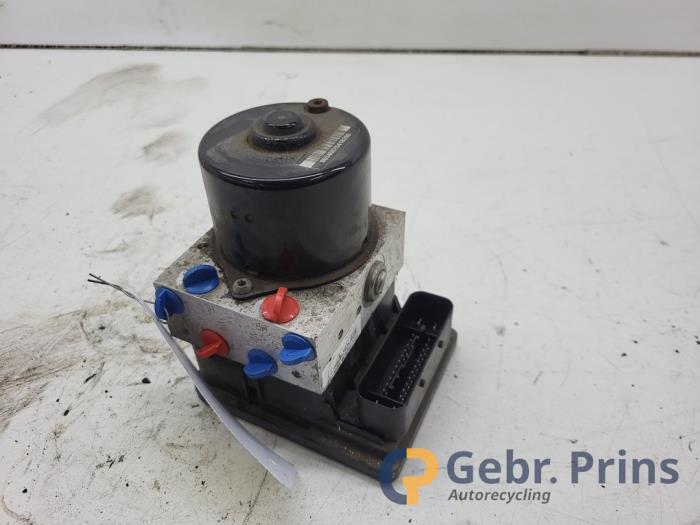 Gebruikte ABS Pomp Opel Zafira (M75) 2.2 16V Direct Ecotec Prijs € 60,00 Margeregeling aangeboden door Autorec. Gebr. Prins b.v.