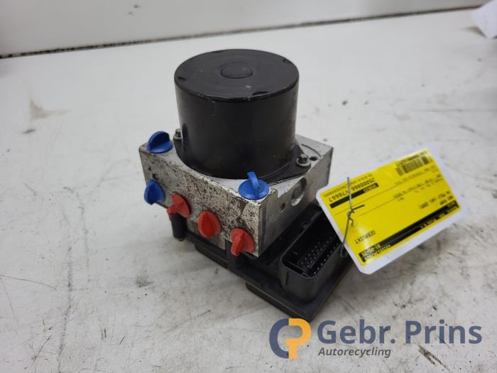 Gebruikte ABS Pomp Volkswagen Polo IV (9N1/2/3) 1.2 Prijs € 50,00 Margeregeling aangeboden door Autorec. Gebr. Prins b.v.