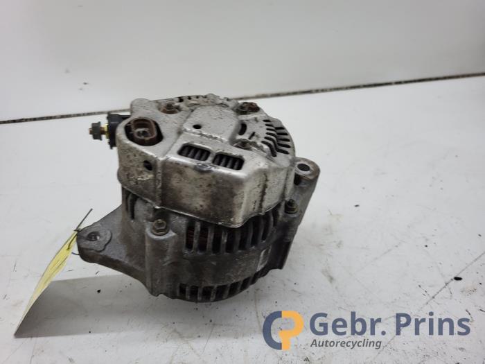 Dynamo van een Suzuki Ignis (FH) 1.5 16V Sport 2004