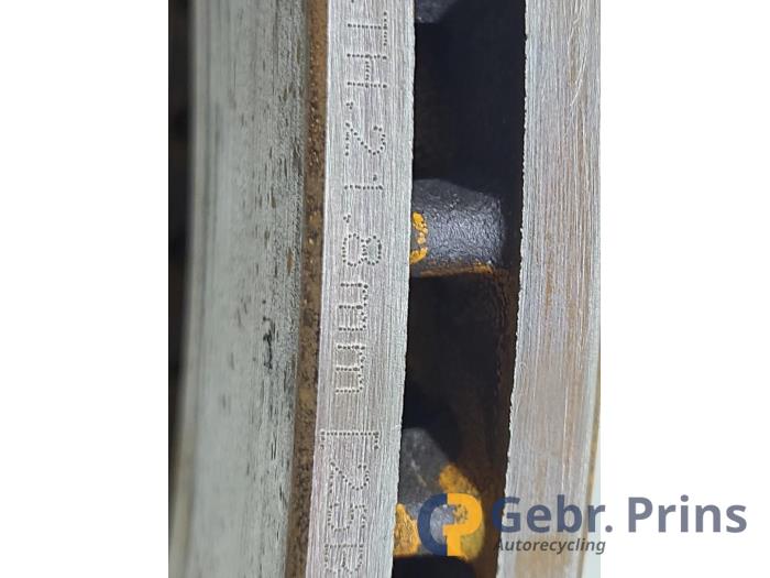 Remschijf voor van een Renault Kangoo Express (FW) 1.5 dCi 95 2020