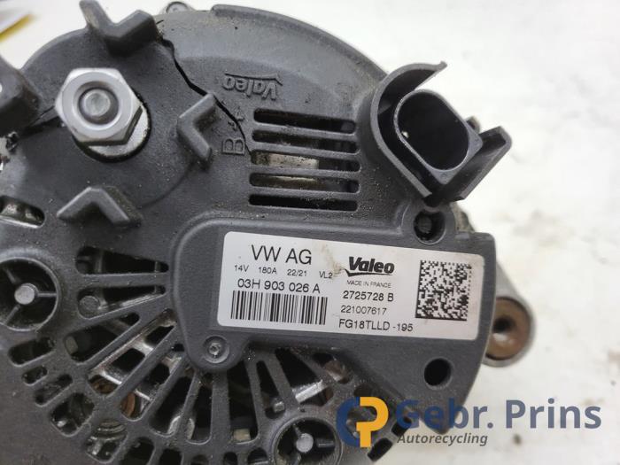 Dynamo van een Volkswagen Transporter T6 2.0 TDI 2021