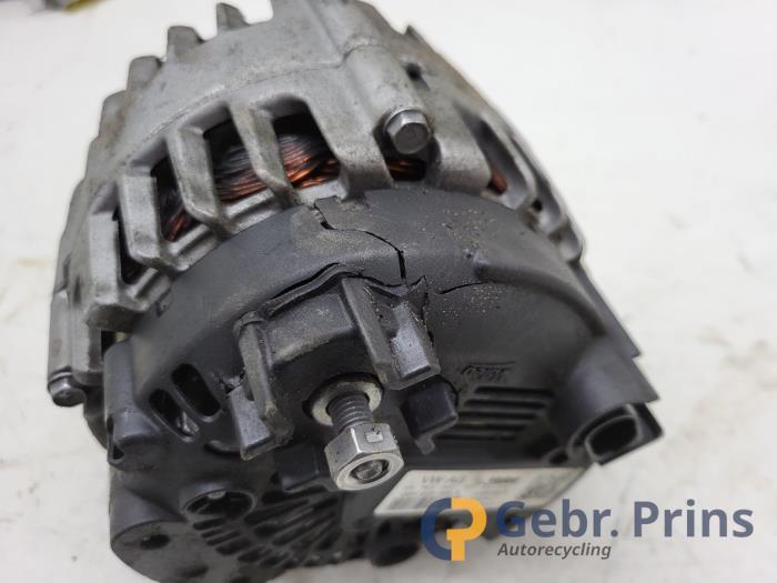 Dynamo van een Volkswagen Transporter T6 2.0 TDI 2021