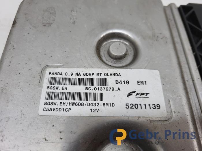 Kontaktslot + computer van een Fiat Panda (312) 0.9 TwinAir 60 2015
