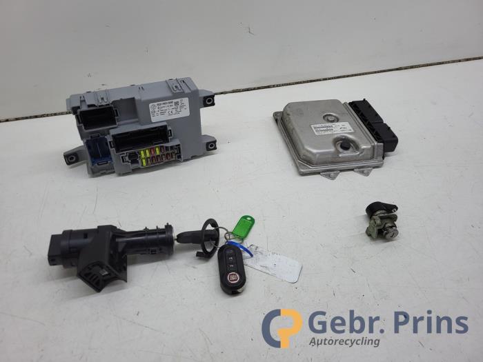 Gebruikte Kontaktslot + computer Fiat Panda (312) 0.9 TwinAir 60 Prijs € 175,00 Margeregeling aangeboden door Autorec. Gebr. Prins b.v.