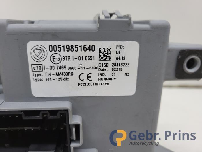Kontaktslot + computer van een Fiat Panda (312) 0.9 TwinAir 60 2015