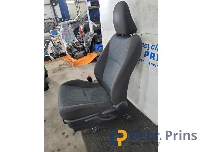 Autostoelhoezen Sets voor Toyota Yaris 2000 2001 2002 2003 2004 2005-2023, Volledige Set Stoelbeschermers Voor en Achter, Ademende Comfortabele Autostoelhoezen Kussens,D Grey