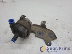 Gebruikte Extra waterpomp Renault Kangoo Express (FW) 1.5 dCi 95 Prijs € 48,40 Inclusief btw aangeboden door Autorec. Gebr. Prins b.v.