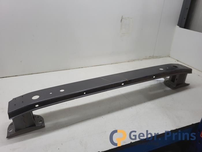 Bumperframe achter van een Toyota Yaris III (P13) 1.33 16V Dual VVT-I 2011