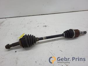 Gebruikte Aandrijfas links-voor Toyota Yaris III (P13) 1.33 16V Dual VVT-I Prijs € 50,00 Margeregeling aangeboden door Autorec. Gebr. Prins b.v.