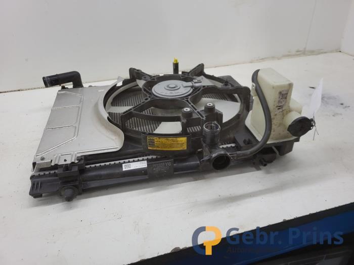 Koelerset van een Toyota Yaris III (P13) 1.33 16V Dual VVT-I 2011
