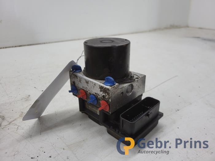 Gebruikte ABS Pomp Volkswagen Polo IV (9N1/2/3) 1.2 Prijs € 50,00 Margeregeling aangeboden door Autorec. Gebr. Prins b.v.