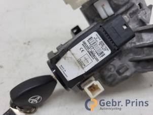 Gebruikte Slotenset Toyota Yaris III (P13) 1.33 16V Dual VVT-I Prijs € 35,00 Margeregeling aangeboden door Autorec. Gebr. Prins b.v.