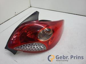 Gebruikte Achterlicht rechts Peugeot 206+ (2L/M) 1.4 XS Prijs € 30,00 Margeregeling aangeboden door Autorec. Gebr. Prins b.v.