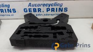 Gebruikte Krikset Seat Leon ST (5FF) 1.4 TSI 16V Prijs € 35,00 Margeregeling aangeboden door Autorec. Gebr. Prins b.v.