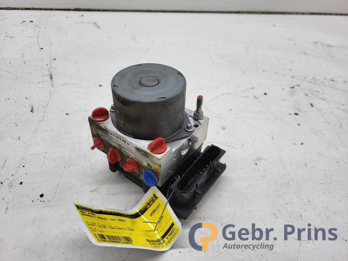 Gebruikte ABS Pomp Renault Modus/Grand Modus (JP) 1.6 16V Prijs € 40,00 Margeregeling aangeboden door Autorec. Gebr. Prins b.v.