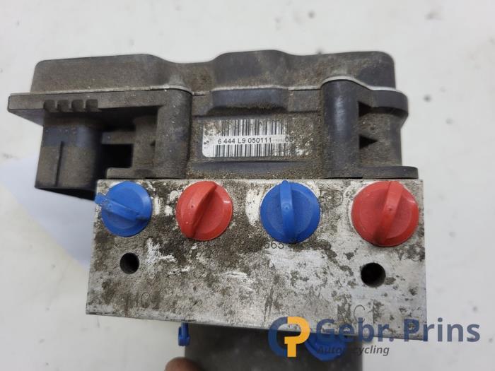 ABS Pomp van een Peugeot 508 (8D) 1.6 THP 16V 2011