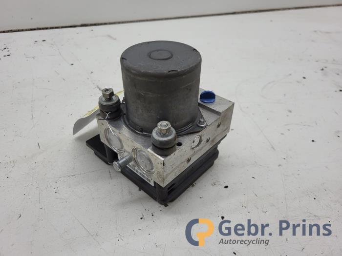 ABS Pomp van een Peugeot 508 (8D) 1.6 THP 16V 2011