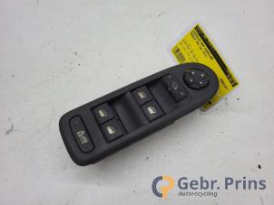 Gebruikte Ruit schakelaar elektrisch Peugeot 508 (8D) 1.6 THP 16V Prijs € 30,00 Margeregeling aangeboden door Autorec. Gebr. Prins b.v.