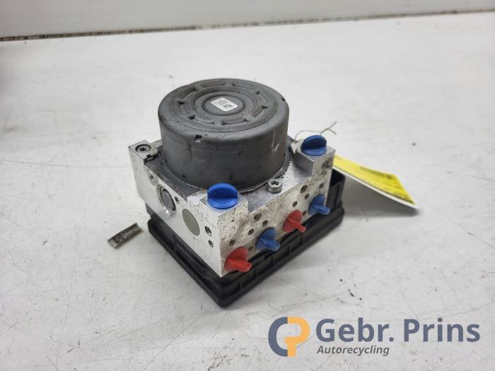 Gebruikte ABS Pomp Peugeot 2008 (CU) 1.2 12V e-THP PureTech 110 Prijs € 100,00 Margeregeling aangeboden door Autorec. Gebr. Prins b.v.