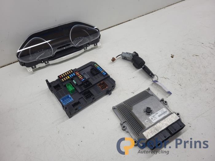 Gebruikte Kontaktslot + computer Peugeot 2008 (CU) 1.2 12V e-THP PureTech 110 Prijs € 150,00 Margeregeling aangeboden door Autorec. Gebr. Prins b.v.