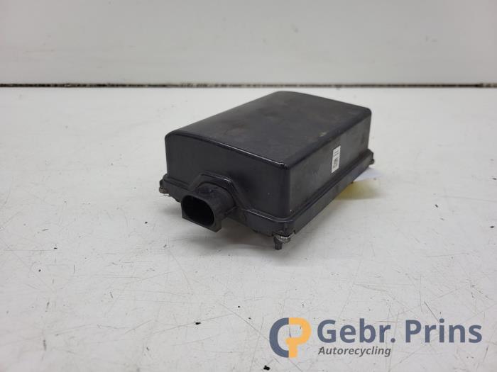 Gebruikte ACC Sensor (afstand) Mitsubishi Outlander (GF/GG) 2.0 16V PHEV 4x4 Prijs € 250,00 Margeregeling aangeboden door Autorec. Gebr. Prins b.v.
