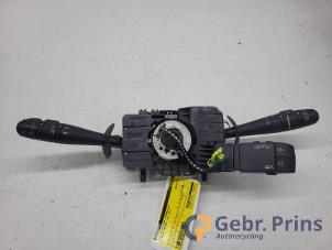 Gebruikte Combischakelaar Stuurkolom Renault Twingo II (CN) 1.2 16V Prijs € 35,00 Margeregeling aangeboden door Autorec. Gebr. Prins b.v.