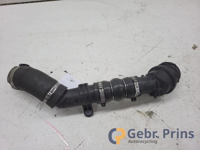 Gebruikte Intercooler Slang Mercedes A (177.0) 1.5 A-180d Prijs € 60,00 Margeregeling aangeboden door Autorec. Gebr. Prins b.v.