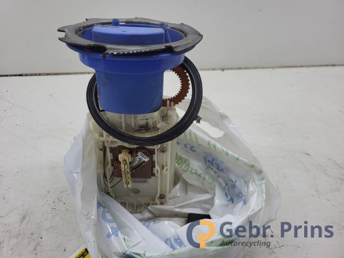 Gebruikte Tank element Pomp Volkswagen Golf V (1K1) 2.0 TFSI GTI 16V Prijs € 35,00 Margeregeling aangeboden door Autorec. Gebr. Prins b.v.