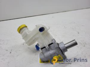 Gebruikte Hoofdremcilinder Fiat 500C (312) 1.0 Hybrid Prijs € 25,00 Margeregeling aangeboden door Autorec. Gebr. Prins b.v.
