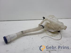 Gebruikte Ruitensproeierpomp voor Citroen Berlingo 1.6 Hdi 75 Prijs € 12,10 Inclusief btw aangeboden door Autorec. Gebr. Prins b.v.