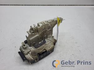 Gebruikte Slotmechaniek Portier 2Deurs rechts Mercedes eSprinter 3,5t (907.6/910.6) 314 Prijs € 48,40 Inclusief btw aangeboden door Autorec. Gebr. Prins b.v.