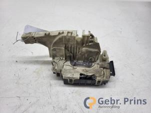 Gebruikte Slotmechaniek Portier 2Deurs links Mercedes eSprinter 3,5t (907.6/910.6) 314 Prijs € 48,40 Inclusief btw aangeboden door Autorec. Gebr. Prins b.v.