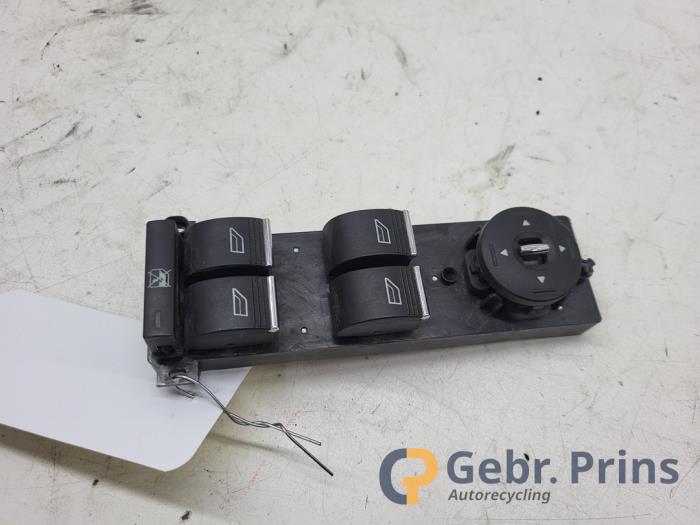 Elektrisch Raam Schakelaar van een Ford Kuga I 2.5t AWD 20V 2009