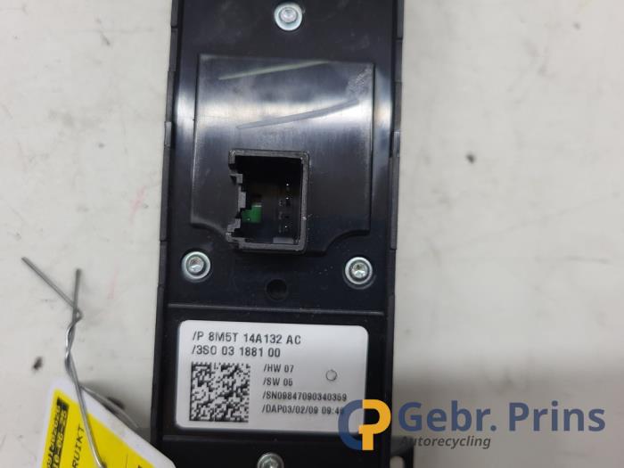 Elektrisch Raam Schakelaar van een Ford Kuga I 2.5t AWD 20V 2009