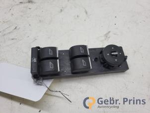 Gebruikte Ruit schakelaar elektrisch Ford Kuga I 2.5t AWD 20V Prijs € 30,00 Margeregeling aangeboden door Autorec. Gebr. Prins b.v.