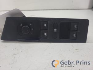 Gebruikte Ruit schakelaar elektrisch Volkswagen Passat Variant (365) 1.4 TSI 16V Prijs € 20,00 Margeregeling aangeboden door Autorec. Gebr. Prins b.v.