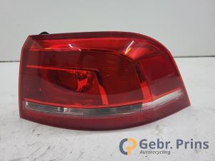 Gebruikte Achterlicht rechts Volkswagen Passat Variant (365) 1.4 TSI 16V Prijs € 40,00 Margeregeling aangeboden door Autorec. Gebr. Prins b.v.