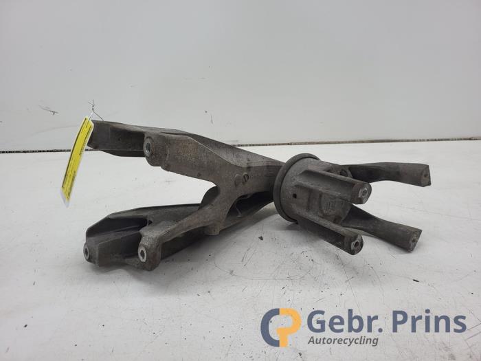 Gebruikte Motorsteun Volkswagen Transporter/Caravelle T5 2.0 TDI DRF Prijs € 30,25 Inclusief btw aangeboden door Autorec. Gebr. Prins b.v.