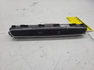 Gebruikte Start/Stop schakelaar Renault Megane IV Estate (RFBK) 1.5 Energy dCi 110 Prijs € 30,00 Margeregeling aangeboden door Autorec. Gebr. Prins b.v.