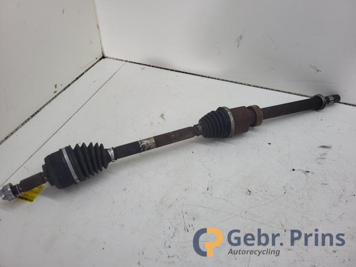 Gebruikte Steekas rechts-voor Renault Megane IV Estate (RFBK) 1.5 Energy dCi 110 Prijs € 100,00 Margeregeling aangeboden door Autorec. Gebr. Prins b.v.