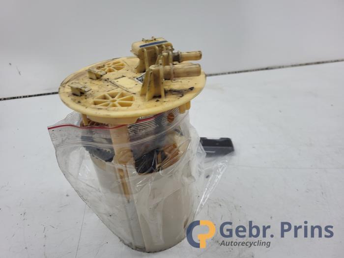Gebruikte Tank element Pomp Renault Megane IV Estate (RFBK) 1.5 Energy dCi 110 Prijs € 50,00 Margeregeling aangeboden door Autorec. Gebr. Prins b.v.