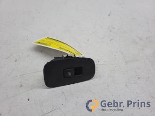Gebruikte Schakelaar Elektrisch Raam Volvo S60 III (ZS) 2.0 T5 16V Prijs € 15,00 Margeregeling aangeboden door Autorec. Gebr. Prins b.v.