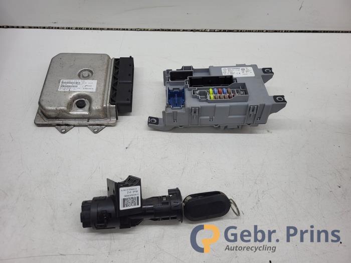 Gebruikte Kontaktslot + computer Fiat 500 (312) 0.9 TwinAir 85 Prijs € 150,00 Margeregeling aangeboden door Autorec. Gebr. Prins b.v.