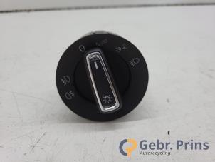 Gebruikte Licht Schakelaar Volkswagen Polo V (6R) 1.0 TSI 12V BlueMotion Prijs € 15,00 Margeregeling aangeboden door Autorec. Gebr. Prins b.v.